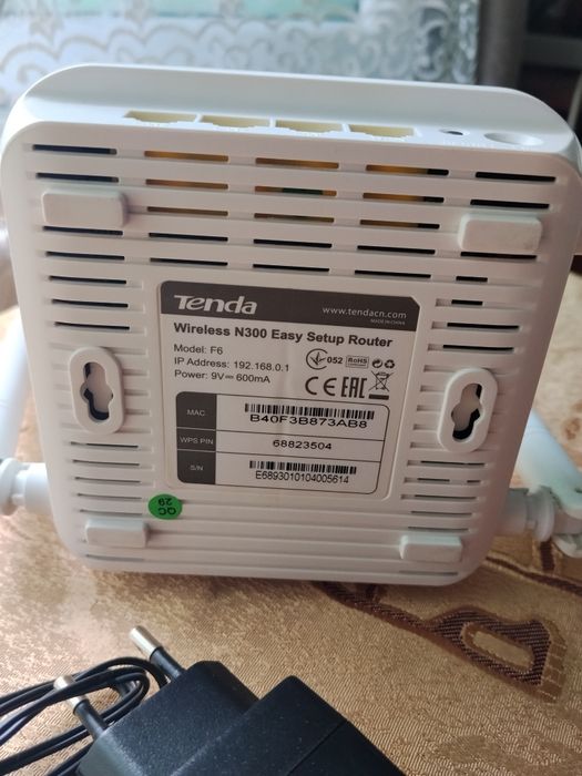 Продам WiFi роутер  Tenda  model F6.В рабочем состоянии.