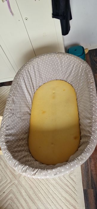 Coș/pătuț împletit cu cadru din lemn