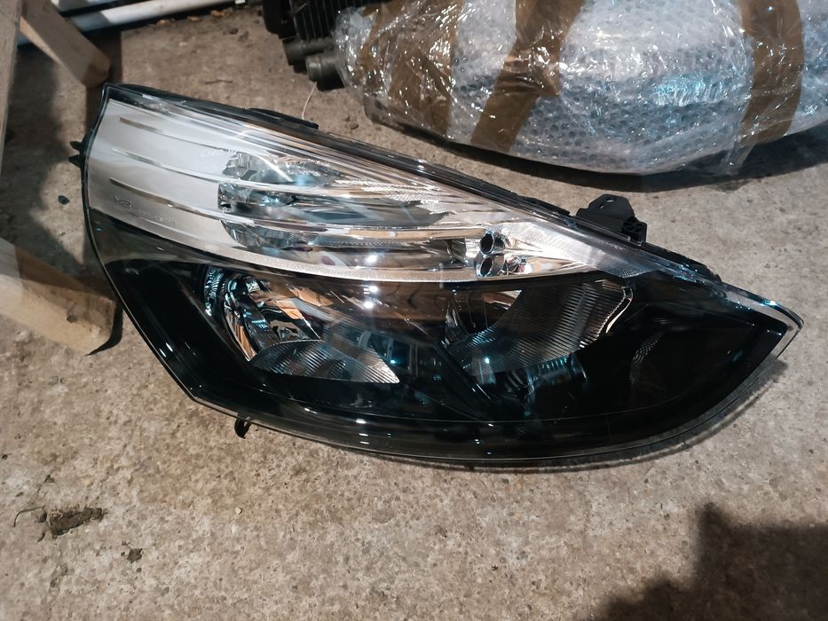 Lampa far Megane3 an 2014 bara fata Megane3 Clio4 Clio3 Fluence Scenic3 Scenic2  Megane2 stop UPC kit bara fata Dacia Logan3 Sandero Stepway3 Logan2
