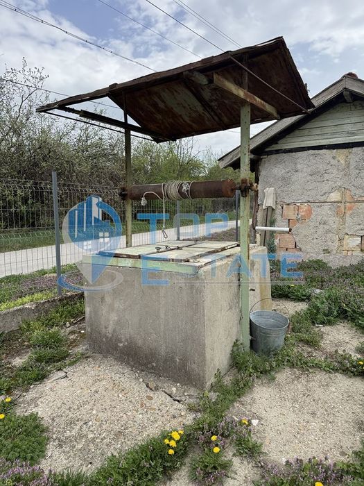 Двуетажна къща с кладенец в село Пчелище, област Велико Търново