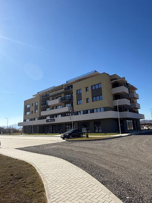 Vând garsonieră cu parcare inclusa