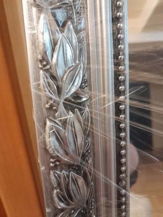 Vand oglinda cu rama din lemn masiv, ornament argintiu, 69 cm x 168 cm