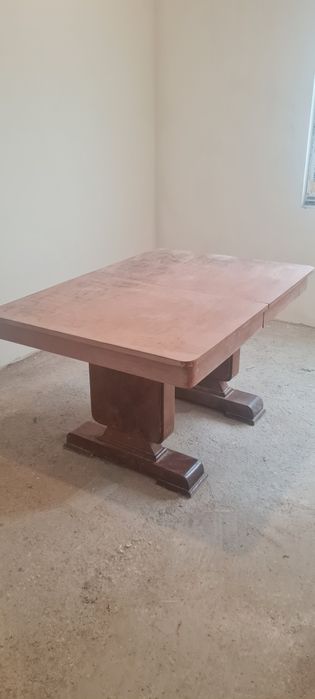 Стара масивна маса