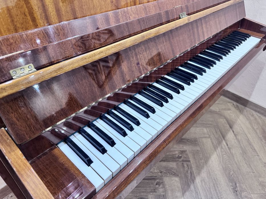 Продаю любимое фортепиано Элегия