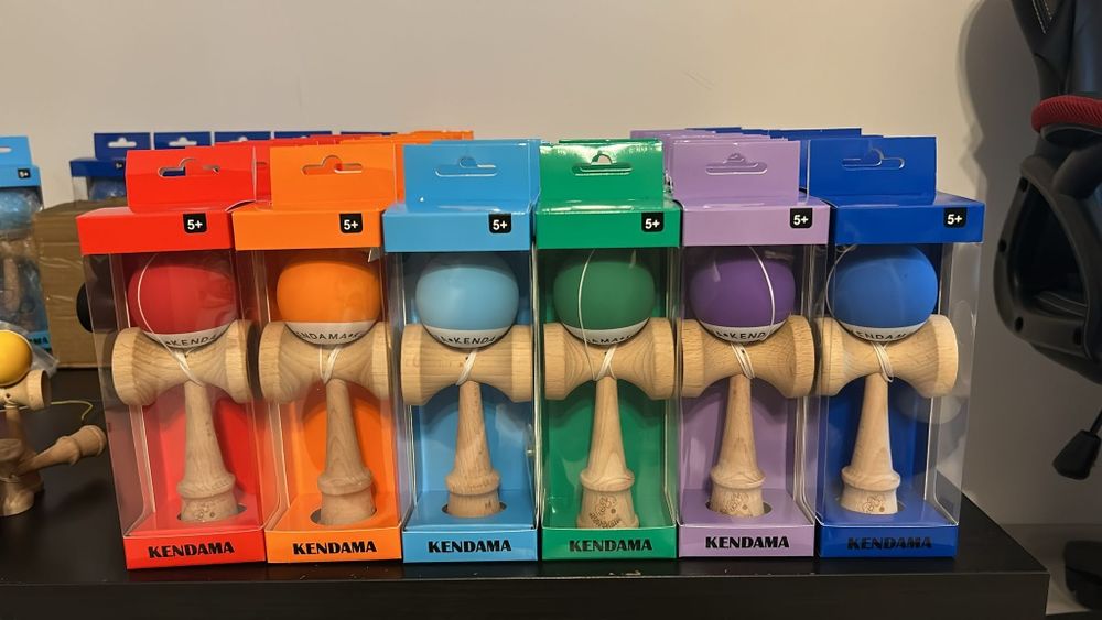Kendama cu grip si gaură în BanceHole