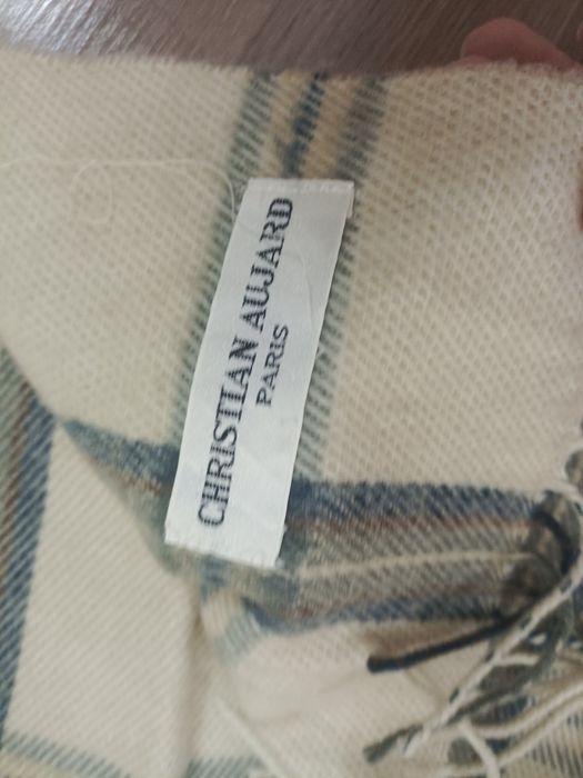 Теплые фирменные шарфы