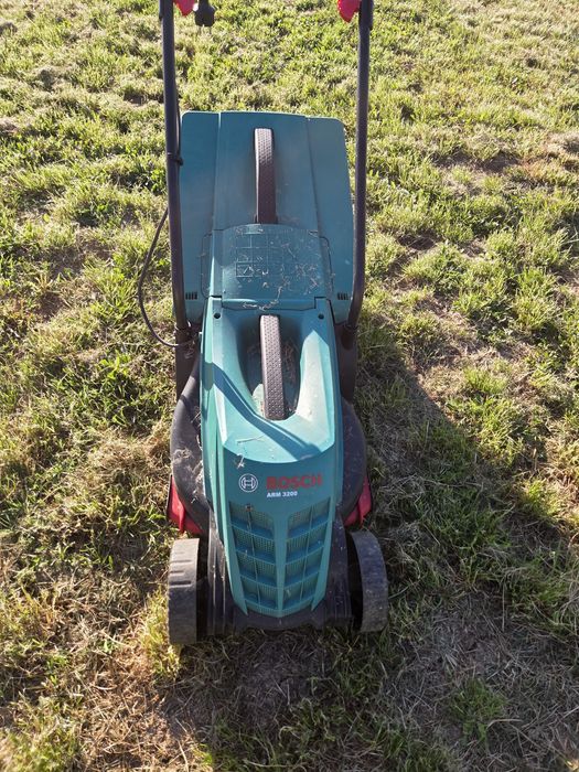 Masina de tuns iarba electrica