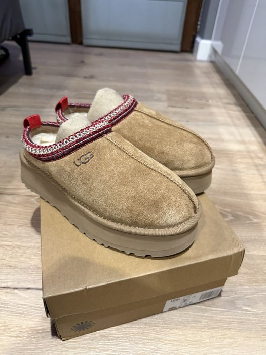 обувки UGG.