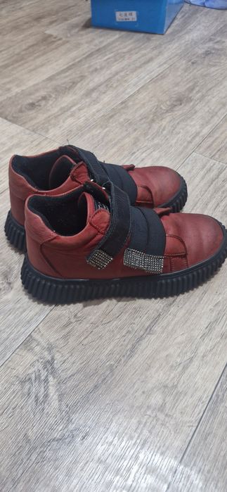 Продам ботинки для девочек