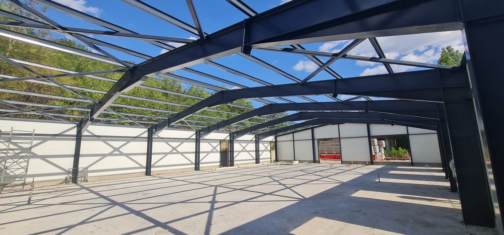 Vand Hala Metalica cu panouri sandwich completa la gata