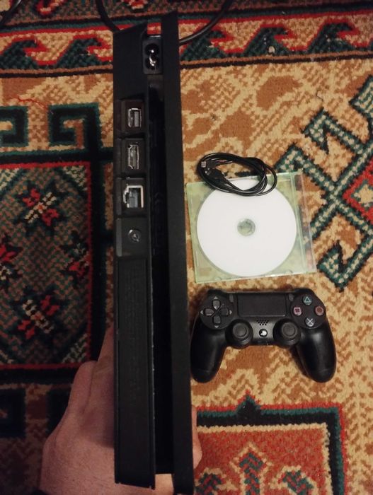 Vand consola ps4 slim modat