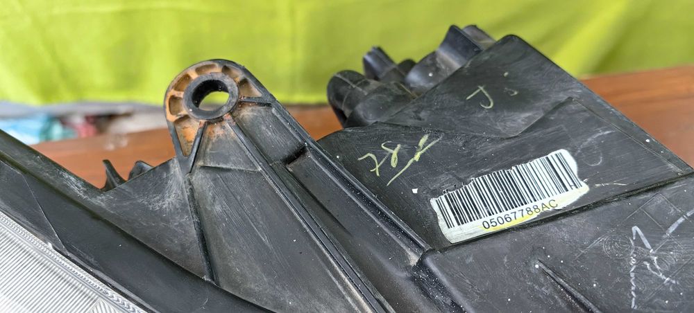 Фар за Fiat Freemont Dodge Jorney / Фиат Фримонт Додж Джърни