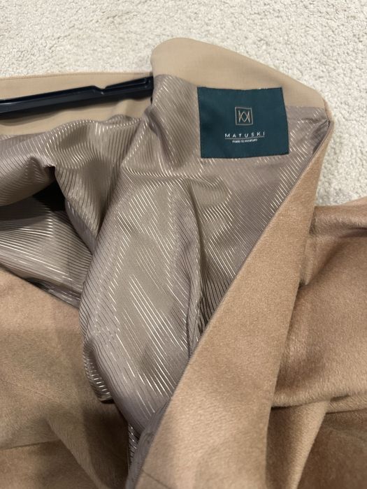 Елегантна рокля от кашмир в цвят камел