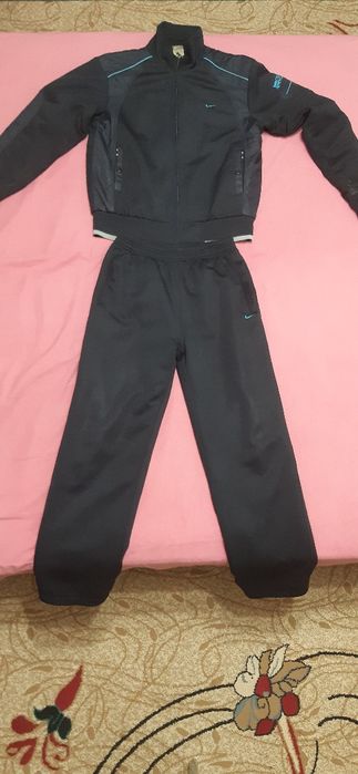 Продаётся  спортивный костюм