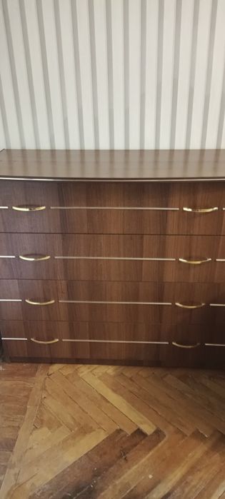 Продам комод  темно коричневого цвета