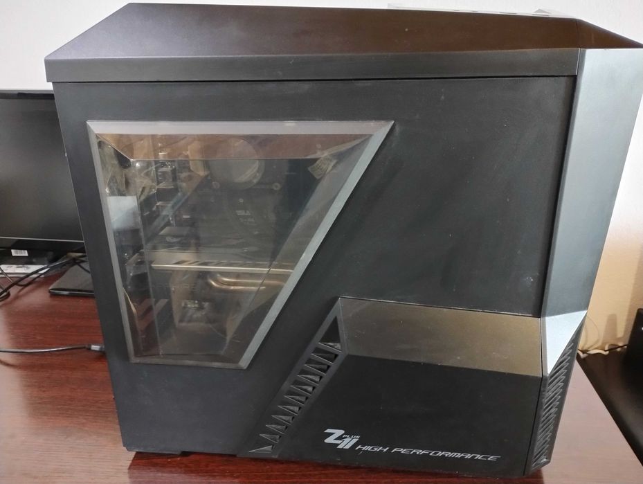 Геймърски компютър Asus B150 Intel I7 7700 16GB RAM Radeon RX570 8GB