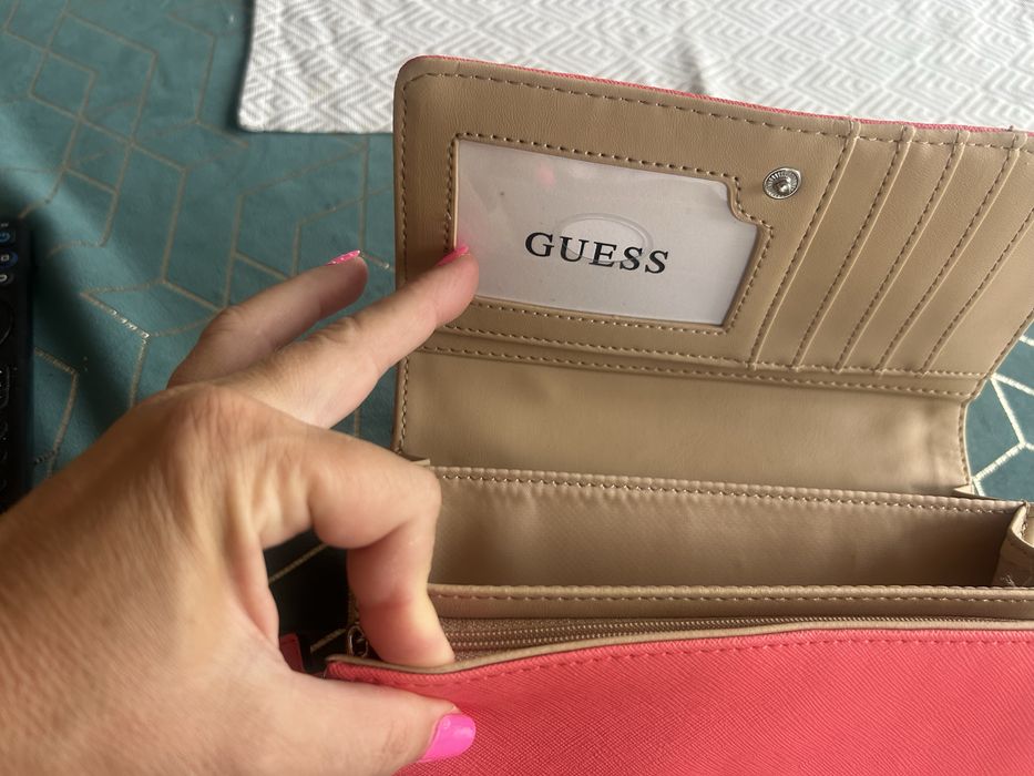Дамско портмоне Guess