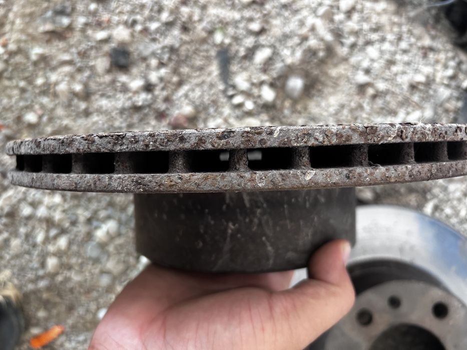 Е34 тормозной диск пердний и колодка перед зад