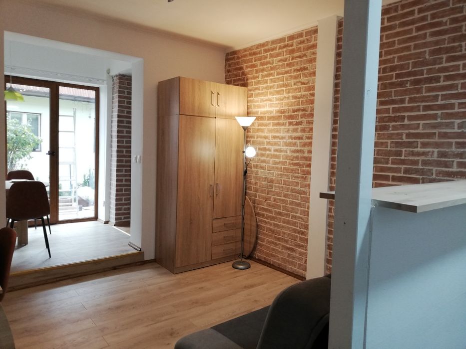 Garsoniera la casa de închiriat