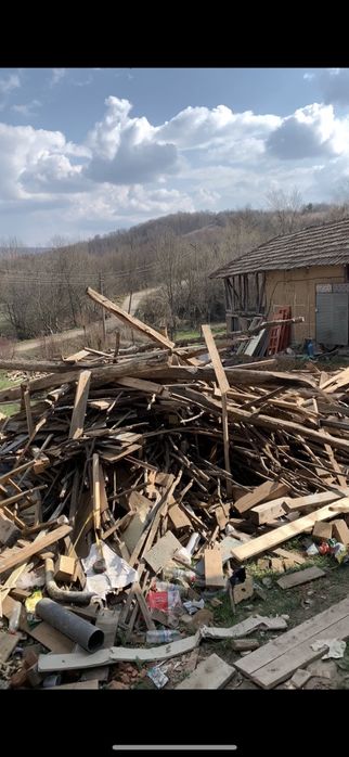 Строителни дейности.Почистване на стари мебели и строителни отпадъци