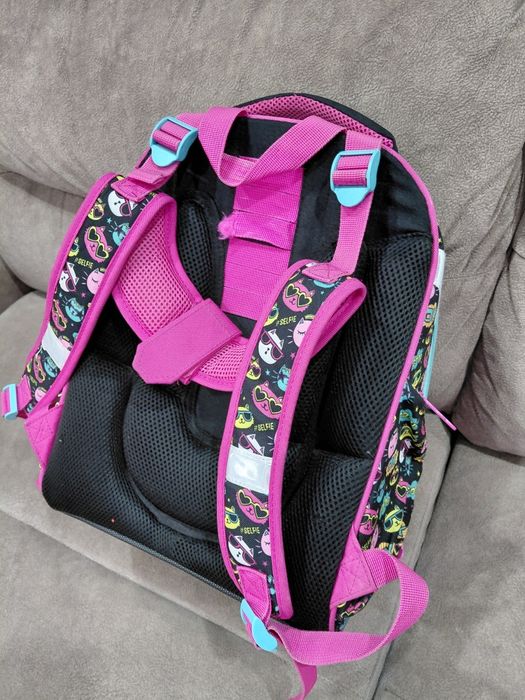 Продам рюкзак школьный