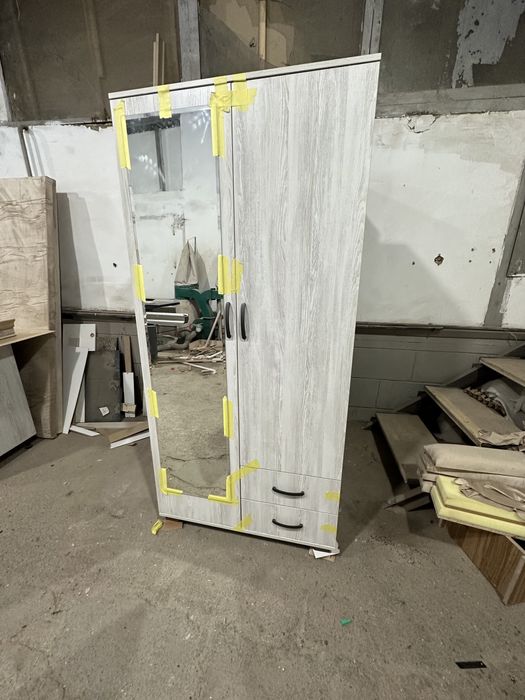 Шкаф с гарантии на 3 года.