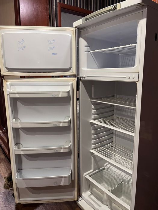 Продам холодильник 10000