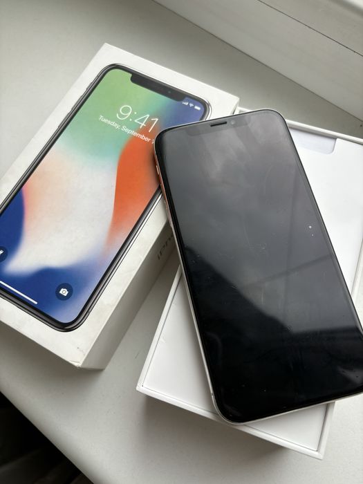 iPhone X 64 гб серебристый