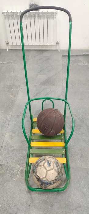 Мяч баскетбольный и мяч футбольный и детские санки (новые)