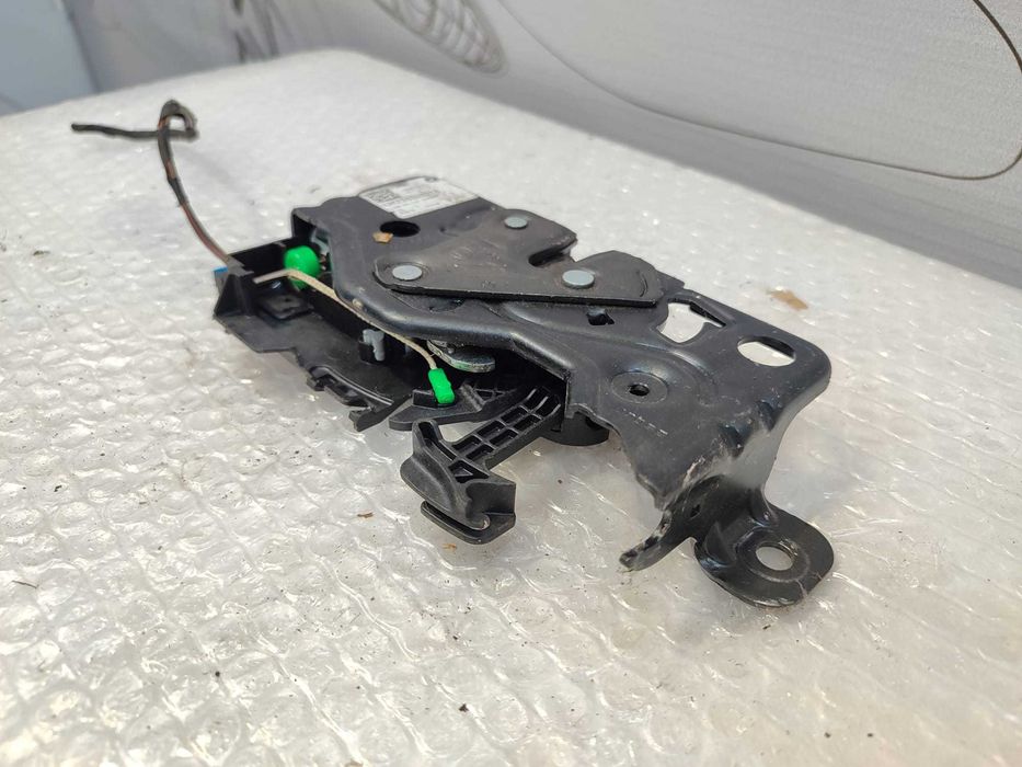 Încuietoare Haion Portbagaj Bmw 1 Series F40 2019–2023 / Cod Oem 51247383282 (5D2)