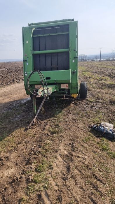 Vând balotiera rotundă