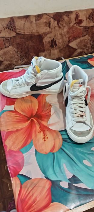 Дамски кецове Nike.