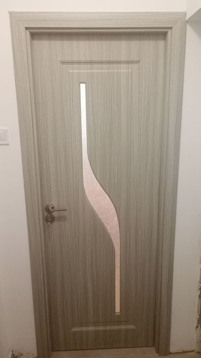 Montaj profesional  uși interior .