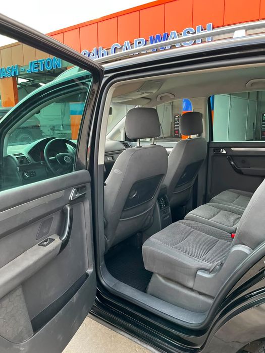 Vând  Volkswagen Touran