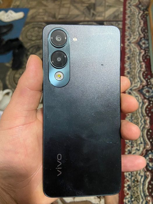 Продам телефон vivo y04