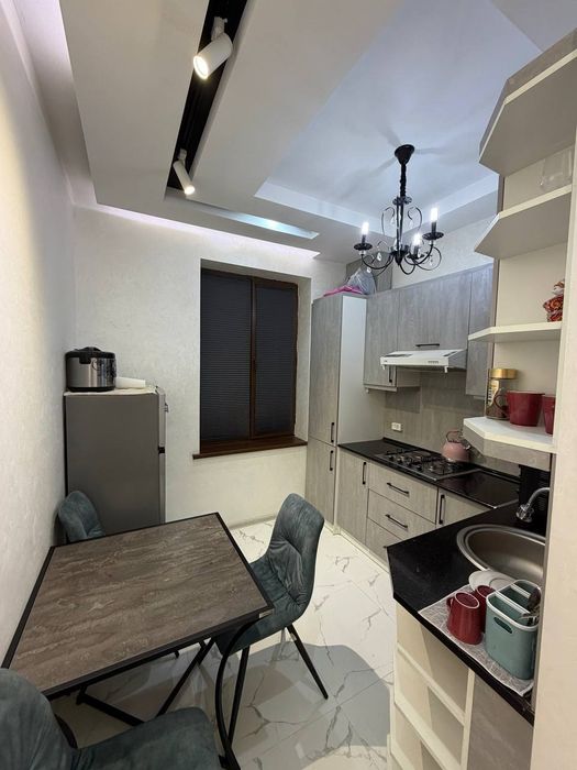 Зудлик билан сотилади 2 хона 42м² ново-ка 4 этаж узбекистанске холодил