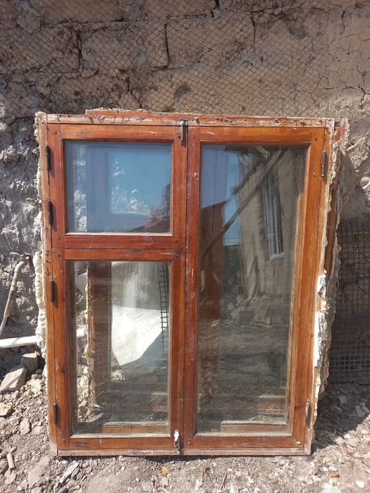 Оконные рамы со стеклами