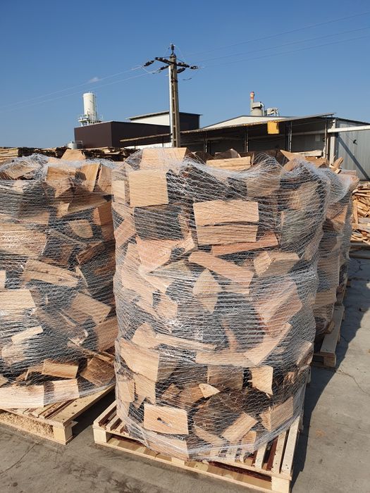 Lemn de foc paletizat livrat la domiciliu