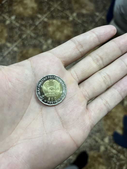 монета 200тг 80лет победы