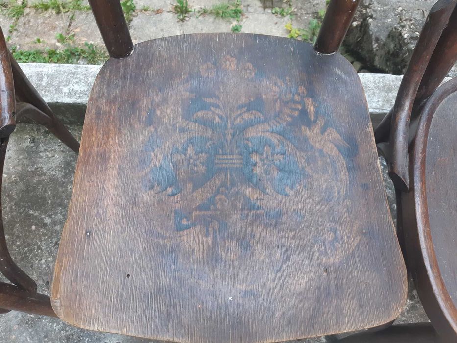 Четири винтидж стола "Тонет" в добро състояние.