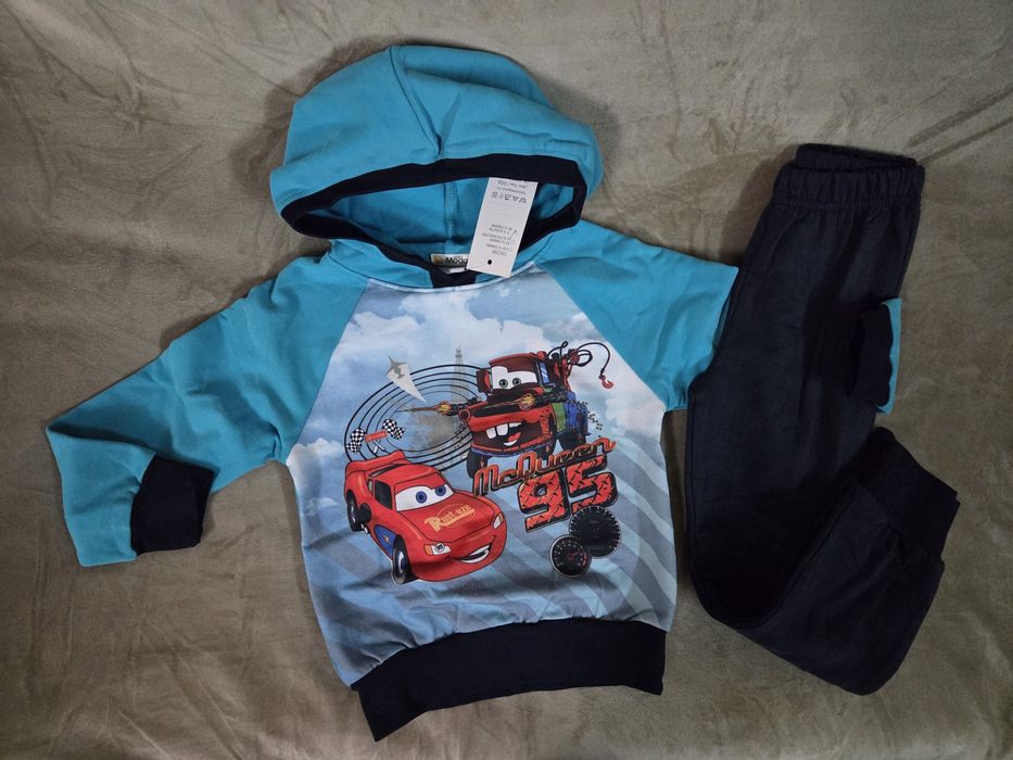 Спортен комплект за момченце с любимите Cars