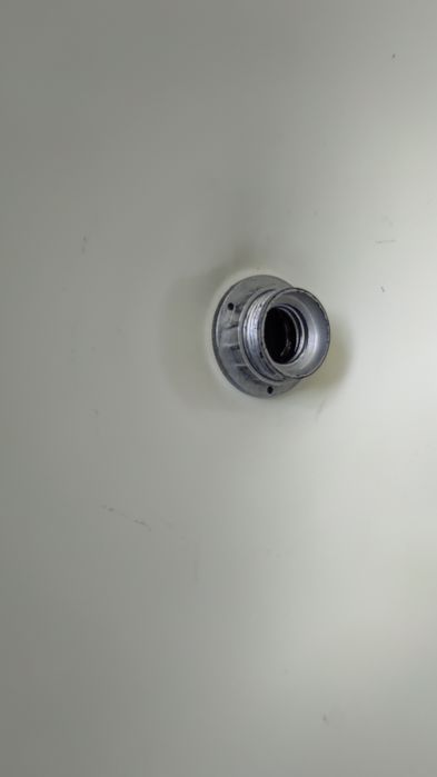 Две лампа за таван