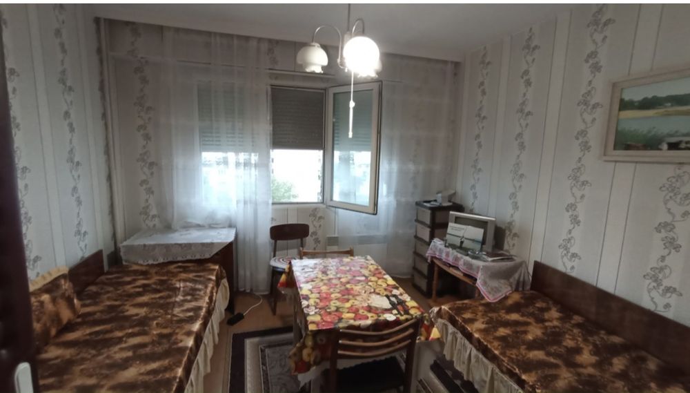 Продава 3-стаен апартамент кв.Изток