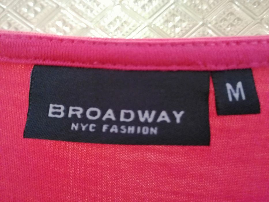 Цикламена рокля Broadway