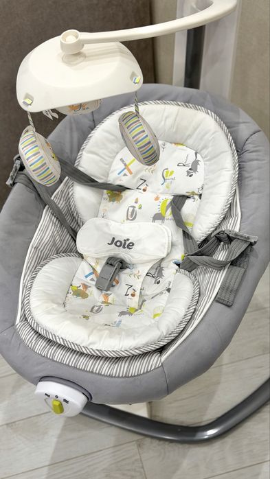 Продам кресло качелю Joie
