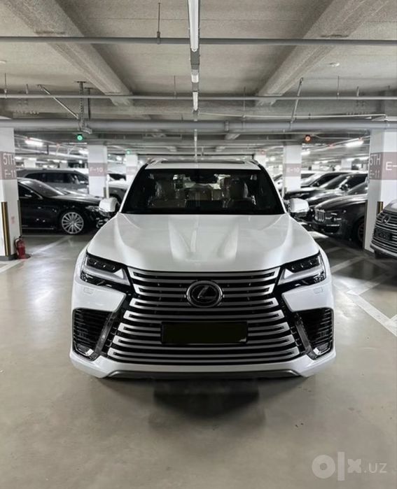 Lexus LX 700