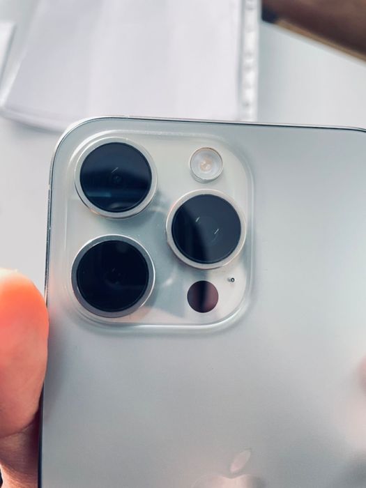 Продам Айфон 15Pro Max 256