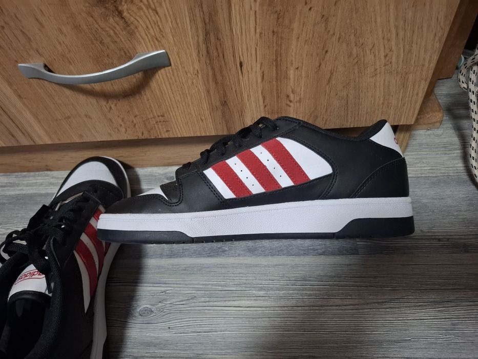 Обувки адидас нови са не са носени 44 номер