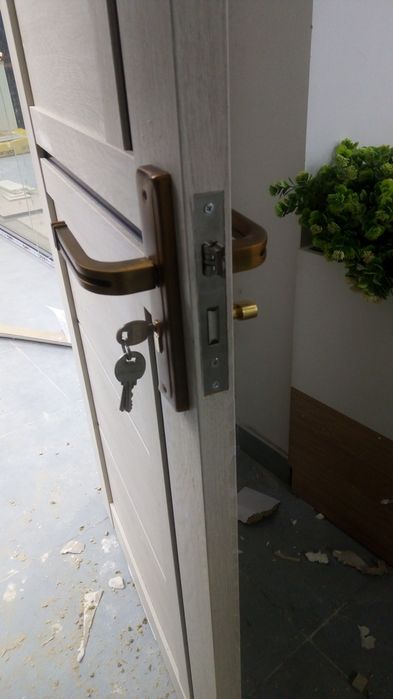 Установка МДФ. Деревянных дверей.