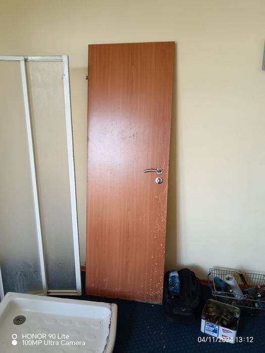 Врати, моноблокове душ кабини